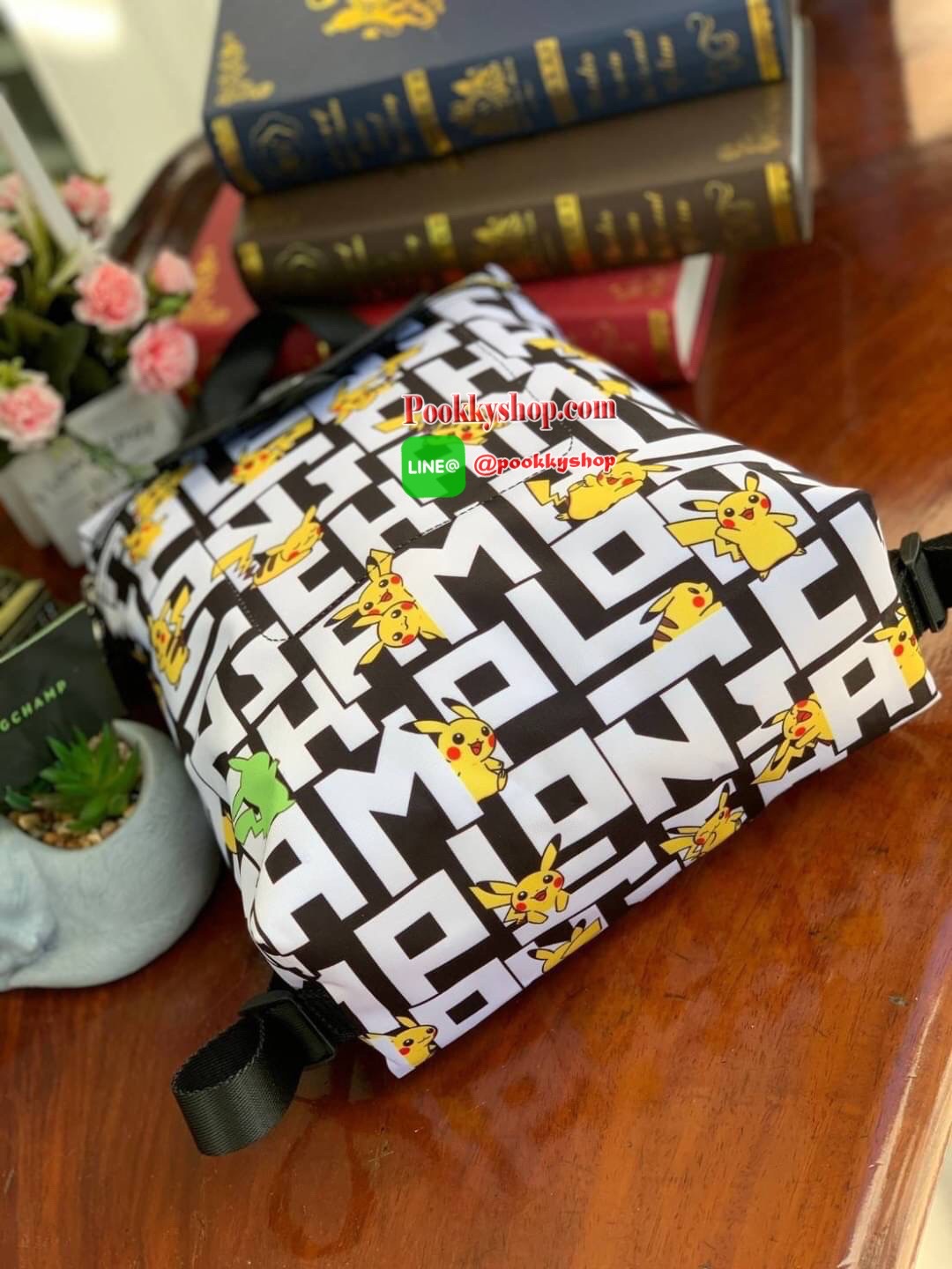 LONGCHAMP LE PLIAGE COLLECTION POKEMON BACKPACK เป้สะพายสไตล์ Le pliage ที่มี "ปิกาจู" ไปวิ่งเล่นอยู่บนกระเป๋าที่ออกมาเป็นซีรีส์ซะเลย