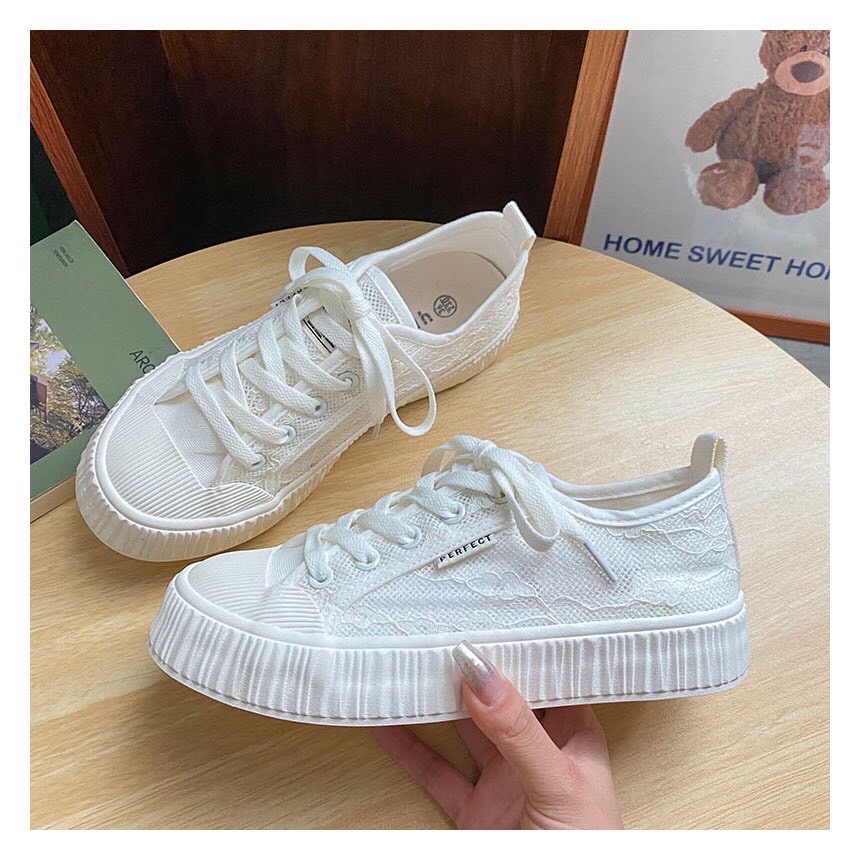 สินค้าขายดี พร้อมส่งค๊าา sport shoes รองเท้าผ้าใบ งานแฟชั่นงานเกรดพรีเมี่ยม พื้นนิ่มมากคะ 👟 ใส่สบายจะแมตช์กับกางเกง👖หรือกระโปรง👗ก็ได้ค่ะ แม่ค้าคอนเฟริม ห้ามพลาดเลยจ้าตัวนี้แนะนำ อย่าช้ารีบเลย