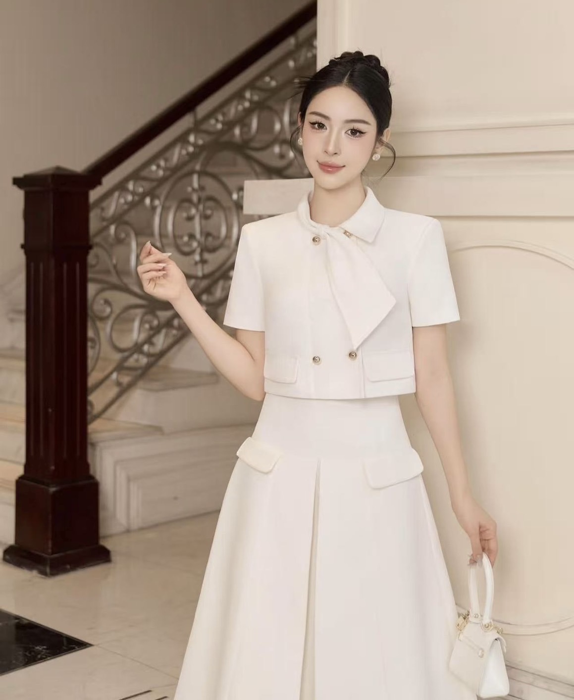 ชุดเซทแฟชั่น เสื้อแขนสั้น ดีเทลสุดเก๋ กระดุมหน้าสีทอง กระโปรงทรงเอ A-Line ดีไซน์สวยเก๋