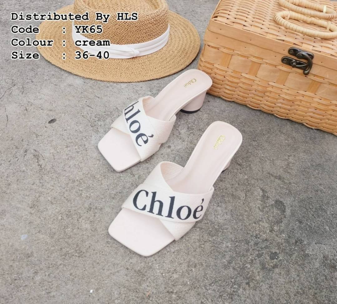 งานรีพีท มาแล้วคะ พร้อมส่งคร่าา รองเท้าส้นสูง maxi ส้นแท่งกลม 2" ทรงสวม สายคาดไขว้ผ้าแคนวาส พิมพ์ลาย chloe' สวยเก๋มากๆ พื้นปั๊มแบรนด์ ใส่สบายมากๆ ใส่สบายๆๆชิวๆ