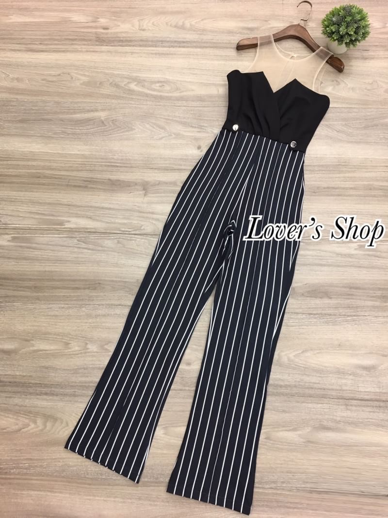 Lover's Shop Teg : Lover’s Shop Brand : LV Detail : จั้มสูทขายาว โทนสีขาวดำสุดคลาสสิค ใส่ได้หลายลุค เรียบกรูดูผู้ดี ช่วงอกทรงป้ายจับจีบ ช่วงเอวแต่งกระดุมช่วงกางเกงเป็นลายทางลง ใส่แล้วแลดูขายาวหุ่นดี งานสวยเป๊ะ ไฮโซ ใช้ผ้าหนาเป็นทรงสวย ผ้าไม่เหี่ยว เป