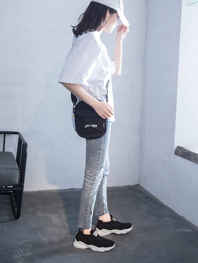 รองเท้าสลิปออนนุ่มๆเพื่อสุขภาพ ทรงสปอร์ต แฟชั่นมาแรง ไม่อยากให้พลาดเลยสำหรับรุ่นนี้ !! วัสดุผ้าทอเนื้อหนานุ่มขึ้นทรง ใส่สบาย กระชับ ยืดหยุ่นมากๆ ดีไซน์สวยเก๋ พื้นยาง 1.5 นิ้ว เดินสบายไม่เมื่อยเท้า ทรงอูมไม่บีบอัดหน้าเท้า ใครได้ใส่ต้องหลงรักแน่นอน คู่เดียว