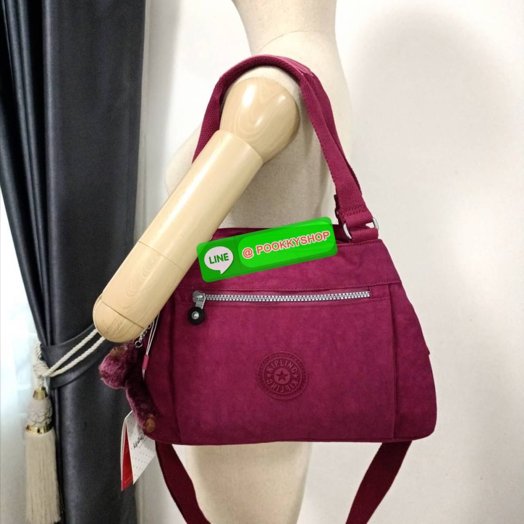 KIPLING ELISE HANDBAG กระเป๋าถือและสะพายไหล่ วัสดุ Nylon +Polyester ขนาดกำลังพอดี จุของได้มาก มีหูจับสองสาย ถือสะดวก น้ำหนักเบา มีช่องซิป ด้านหน้า ช่อง กระเป๋าหลักเปิด-ปิดด้วยซิป มี3 ช่องว่างใส่ของได้จุมากๆ ใส่มือถือได้ กระเป๋าสตางค์ใบยาว และ เครื่องสำอาง