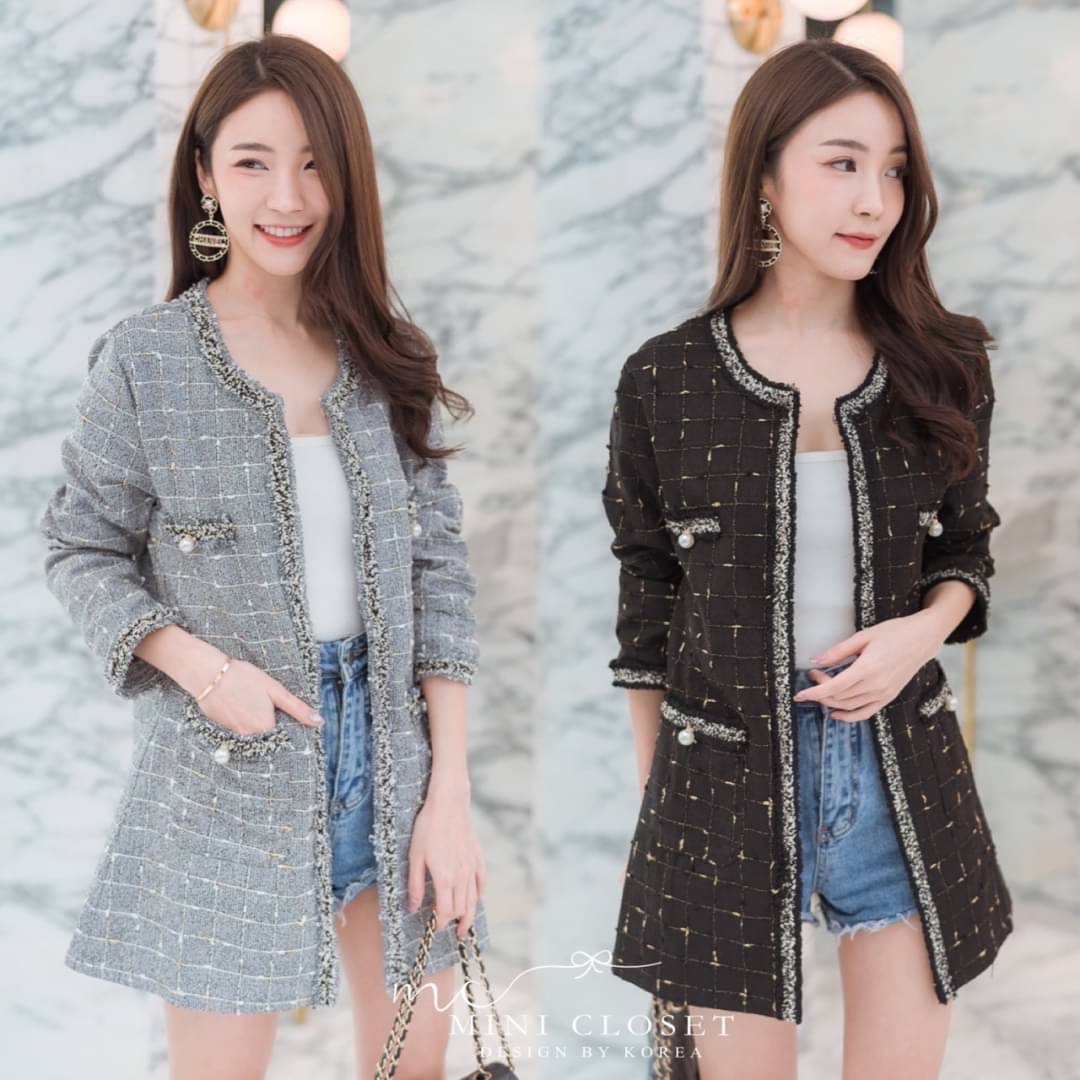 🎪เสื้อคลุมตัวยาว ใส่สบาย🎪 เนื้อผ้าน้ำหนักดี ไม่ซับใน ใส่สบายๆไม่ร้อน ลายตารางมีขนนุ่มฟูนิดๆ ใส่ได้ทุกฤดูไม่ว่าร้อน/หนาว งานเดินขอบทั้งตัว ใส่สวย ห้ามพลาดค่ะ