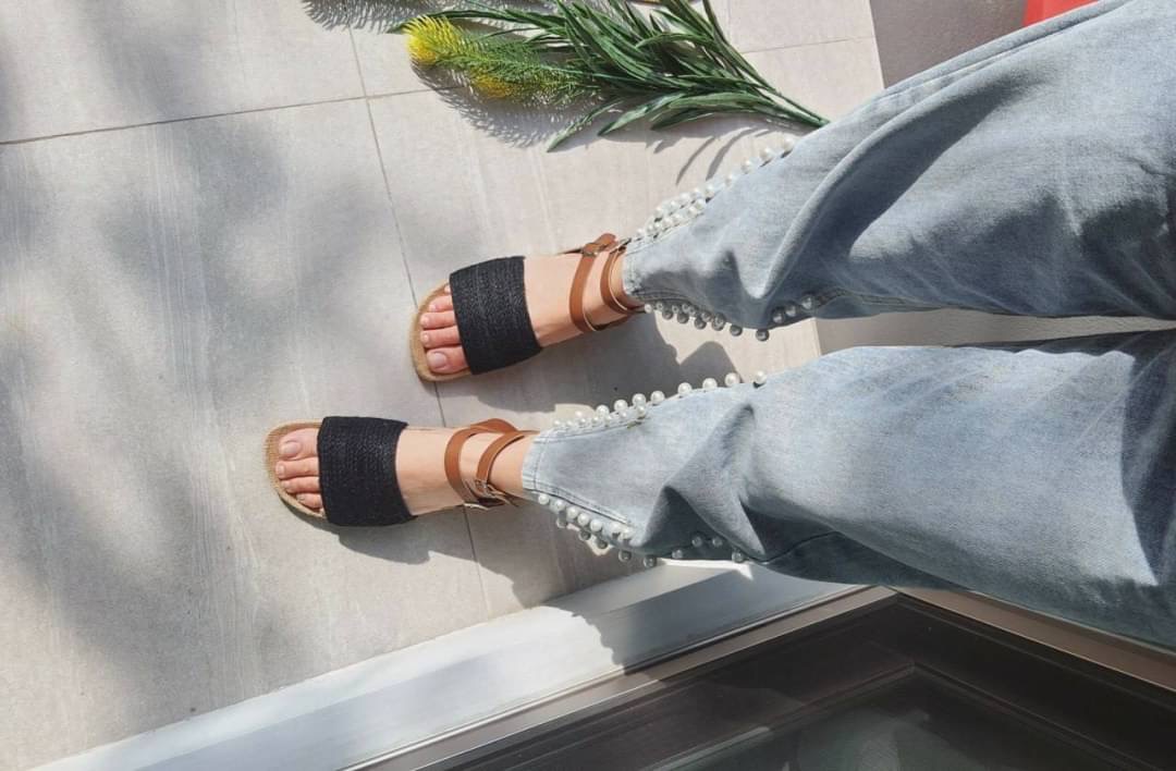 แบบใหม่ มาแล้วคะ พร้อมส่งคร่าา !! รองเท้าแตะลำลอง style korea มากกก ทรงสวม รัดข้อเท้า พื้นกระสอบเก๋ๆ เว้ารับเท้า เก๋มากๆ สวยมากๆ ใส่สบายมากๆ ใส่สบายๆๆชิวๆ