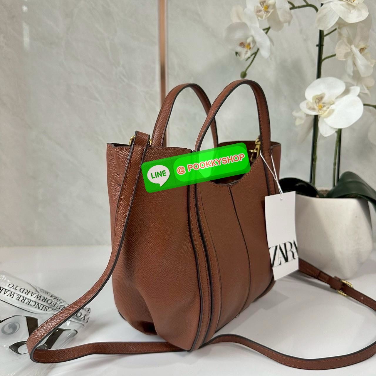 ZARA MINI CITY BAG WITH TOPSTITCHING กระเป๋าถือ /สะพายข้างยกระดับลุคของคุณด้วยกระเป๋ามินิซิตี้ดีไซน์โมเดิร์น โดดเด่นให้กับทุกสไตล์การแต่งตัว