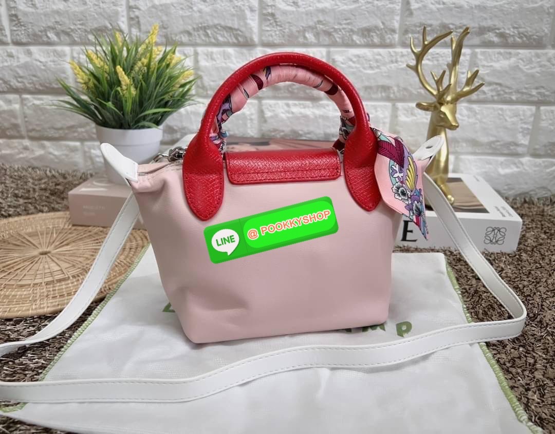 มาเพิ่มให้แล้ว ใครพลาดรอบที่แล้วรอบนี้อย่ารอช้า ก่อนหมดอีกก😘 LIMITED OF JAPAN LONGCHAMP TOTE 2WAY BAG LE PLIAGE EXTRA L1500 💌เป็นรุ่นที่สวยและดูดีมากๆ หนังแกะแท้ หนานุ่ม หลงรักน้องแน่นอนค่ะ สีสวยหวานละมุนมากๆ ภายในกว้างจุสัมภาระได้จุ สามาร