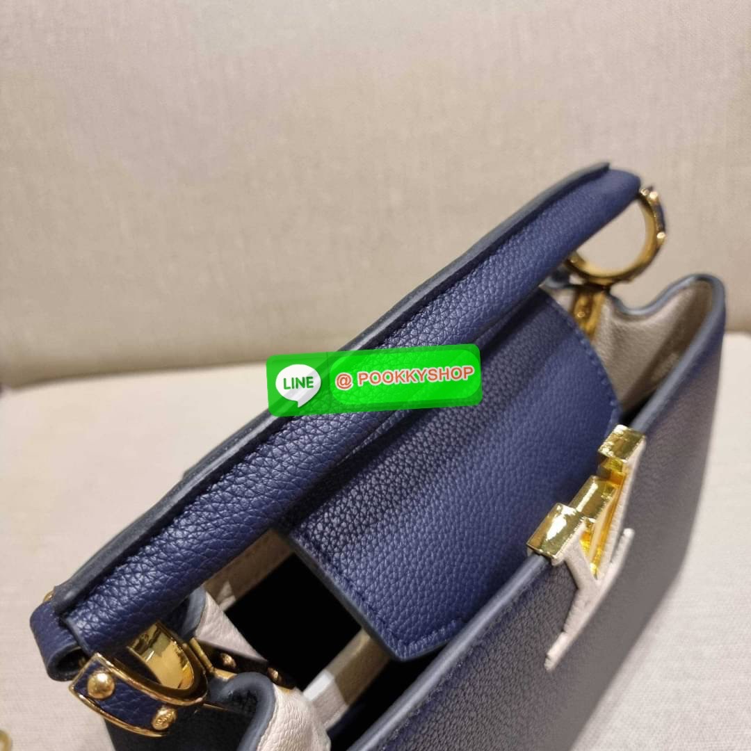 NEW IN!! LV capucines top handle วีไอพีพรีเมี่ยมกิ๊ฟจากเคาน์เตอร์ ที่สุดของความสวยในราคาเบาๆ กระเป๋าถือสุดหรู ดีไซน์ทรงคลาสสิค พร้อมลวดลายหรูหรา มาพร้อมหูจับในตัว ด้วยรูปทรงวินเทจและวัสดุหนังลูกวัว สัมผัสดี ขับผิว ทำให้ไอเท็มนี้สะกดทุกสายตาจริงๆ และยังมีล