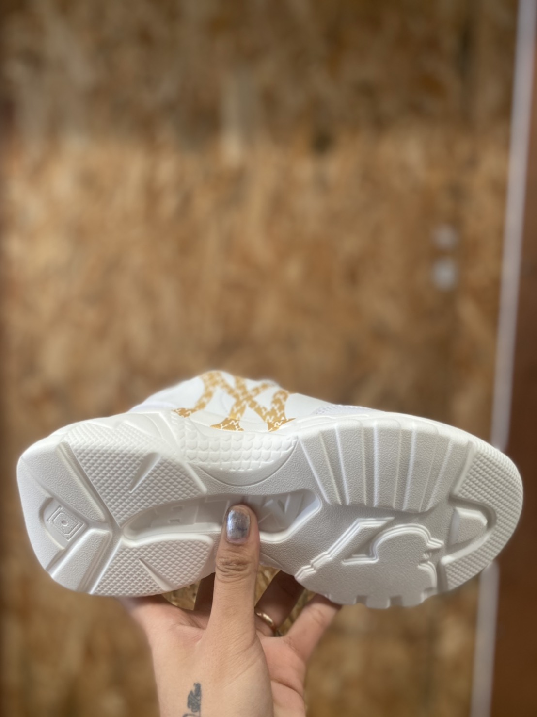 พร้อมส่ง รองเท้าผ้าใบก็อปแบรนด์ NY เสริมส้น หนังนิ่ม งานสวยมากกกคะ