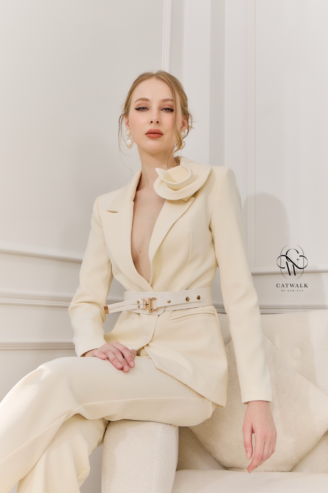 ชุดเซทแฟชั่น กับSet BLAZERปกดอกไม้+เข็มขัด+กางเกงทรงสวย