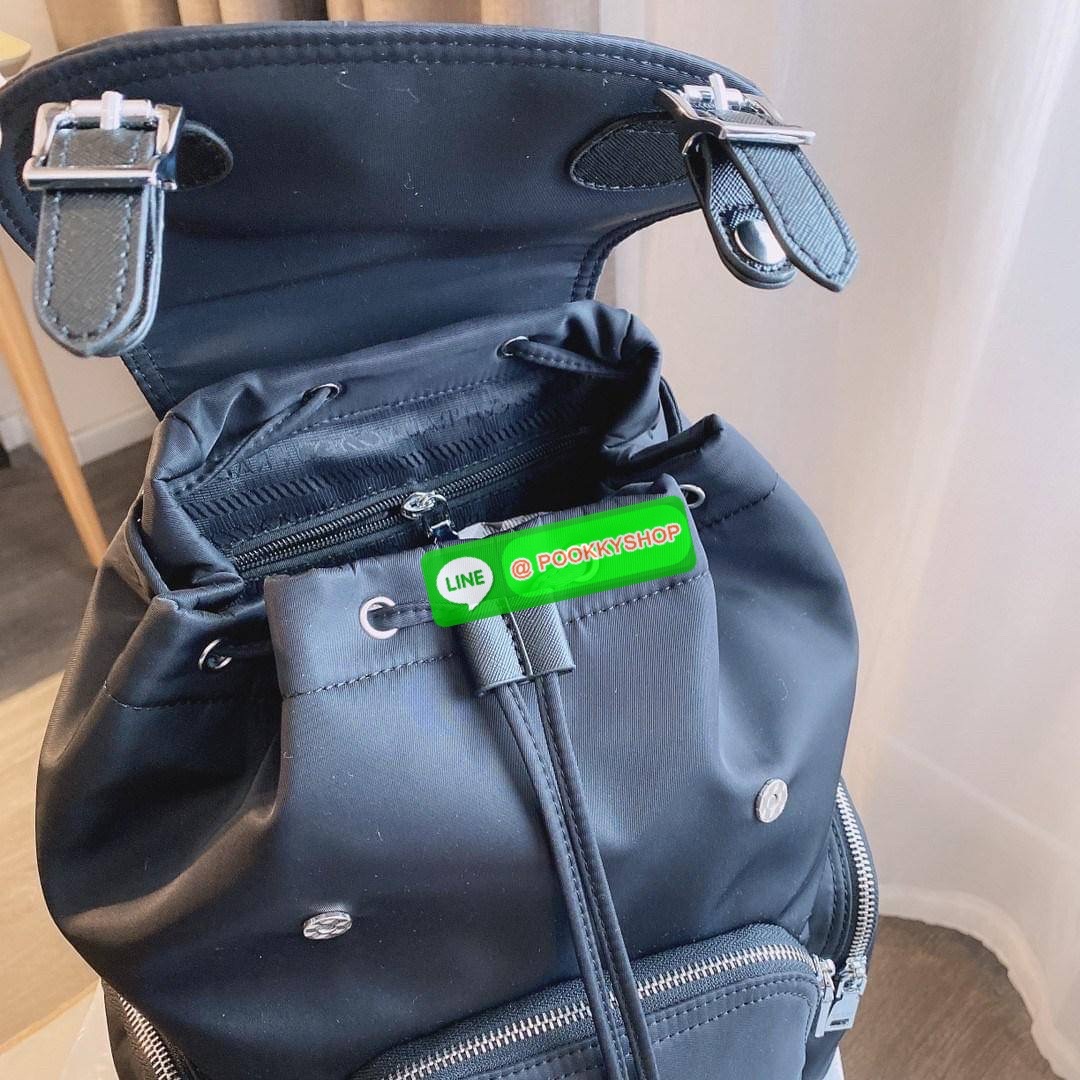 รุ่นใหม่พร้อมส่ง NEW!! PRADA NYLON BACKPACK กระเป๋าสะพายเป้ วัสดุทำจาก ผ้าNylon คุณภาพดี สามารถกันน้ำได้ในระดับนึง เปิดปิดด้วยกระดุม จุของได้เยอะ สายสะพาย สามารถปรับได้ฟรีด้านหน้ามีช่องใส่ของได้ ด้านในมีช่องแบ่งหลายช่อง ใส่เอกสารA4 Ipad ได้ น้ำหนักเบา ใช้