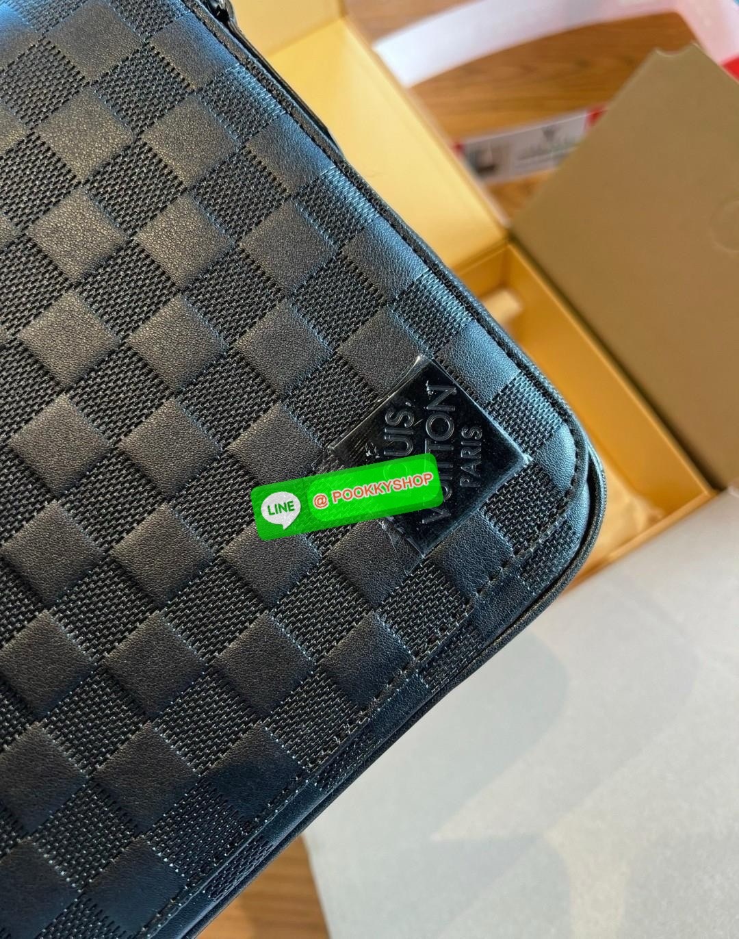 ราคาดีๆหมดแล้วหมดเลยน๊าา ใช้เป็นเพื่อนคู่กายในชีวิตประจำวันรุ่นนี้ไม่ว่าจะใช้ในไทยหรือพกพา ตปท.คือดูดีมากๆ ห้ามพลาด LOUIIS VUITTON DISTRICT PM ((Vip Duty free ตปท.)) 🔖พร้อมส่ง! กระเป๋าแมสเซนเจอร์ District PM รุ่นใหม่ 2024! หนังแม้อย่างดี ลายนูนสวย