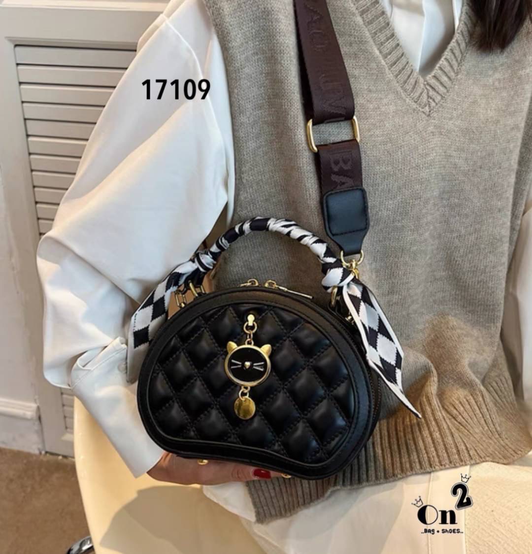 กระเป๋าแฟชั่นทรงกลม สไตล์มินิมอล หนังpu งานปั้มนูน ซิปคู่อะไหล่ทองสายสะพายโซ่ยาวแบบ Cross body ทรงสวยงานน่ารักมากค่ะ