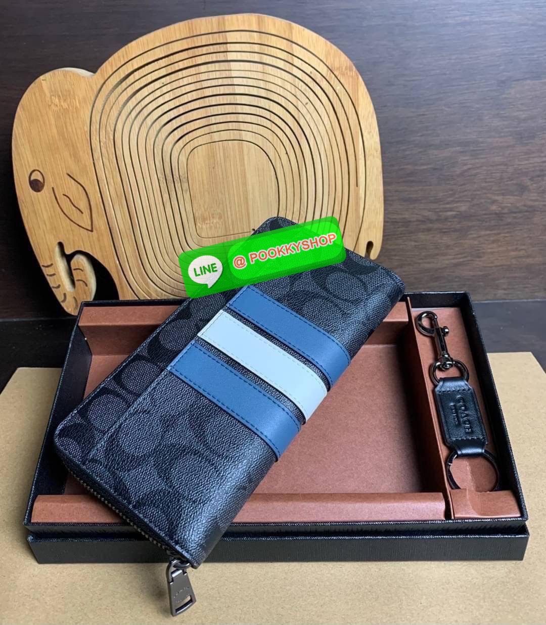 COACH ACCORDION ZIP WALLET IN SIGNATURE CANVAS กระเป๋าสตางค์ใบยาว ซิปรอบ ใช้งานง่าย ด้วยฟังค์ชั้น ด้านใน ใส่บัตรได้จุใจ มีช่องซิปใส่เหรียญตรงกลาง โดนใจหลายๆคนไปเรียบร้อยและคลาสสิค เรียบหรูดูแพงตลอดกาล ยกให้รุ่นนี้เลย