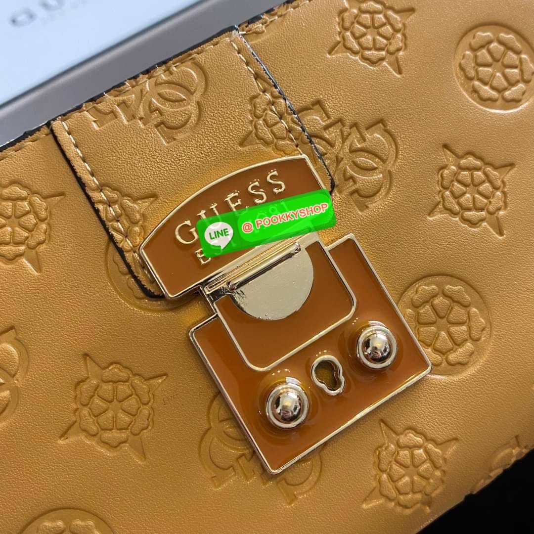 Guess Long Wallet กระเป๋าเงินใบยาวซิปรอบ ด้านหน้ามีโลโก้แบรนด์สีเข้ากระเป๋าสวยสะดุดตา รุ่นนี้มีสายคล้องมือมาให้ เพื่อใช้งานง่ายและสะดวกมากยิ่งขึ้น ด้านในมีช่องใส่ธนบัตร ช่องใส่บัตร และช่องซิปใส่เหรียญค่ะ
