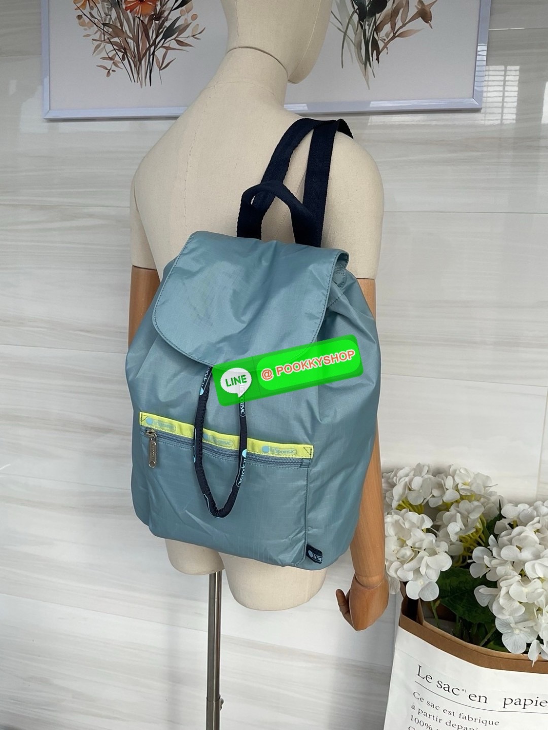 🚚 พร้อมส่ง 🚚 Japan LeSportsac Casual Versatile Portable Women's Bag Solid Color Blue Bucket Bag Flip Backpack สินค้าแบรนด์แท้100% พร้อมแท็ก! กระเป๋าเป้สะพายหลังลําลอง ทรงบักเก็ต น้ําหนักเบา กระเป๋าเป้หูรูด กระเป๋าเดินทางขนาดกลาง ด้านห