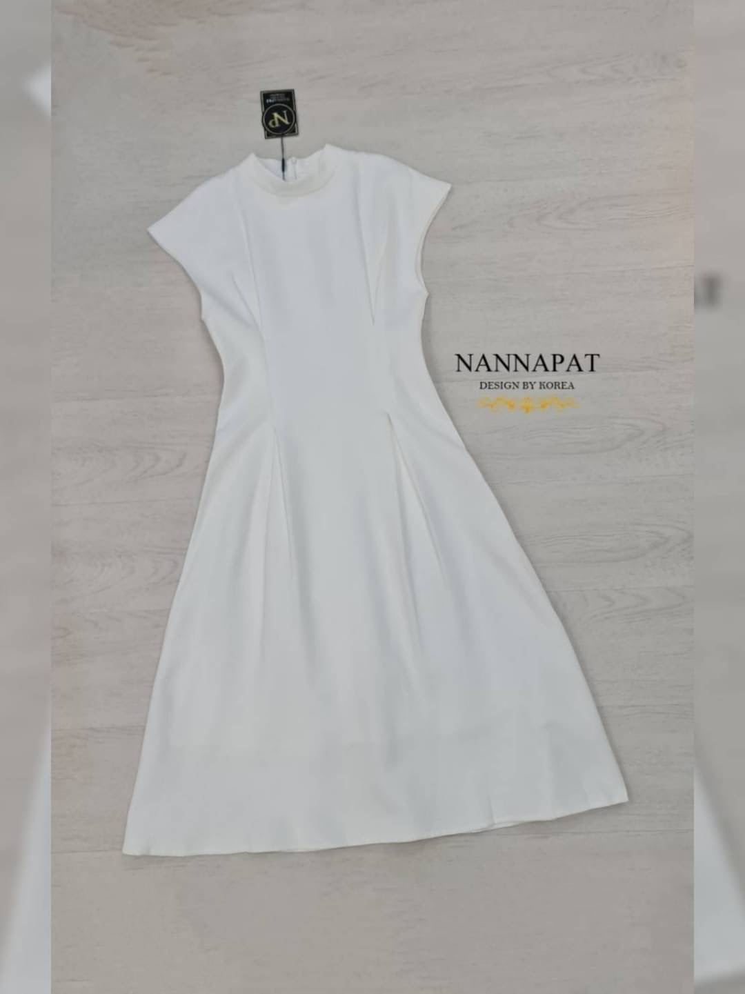 Dress เรียบหรู ดูดีมีราคา ใส่ได้ทุกโอกาสเลยคะ ผ้านุ่มมากๆ ใส่สบาย มีซับในอย่างดี งานซิปหลัง จับจีบเอว ตัวกระโปรงพริ้วสวย มีติดตู้ใว้ได้หยิบมาใส่บ่อยแน่นอนคะ