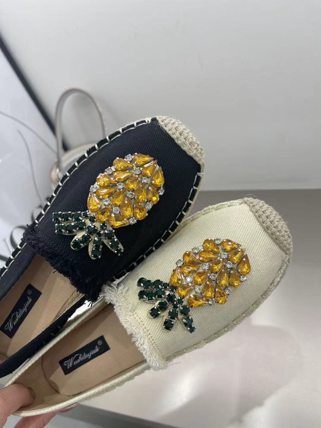 Shoe slip on รองเท้าBrand slip on งานสวยมาใหม่ รุ่นนี้ใส่สบาย ใส่แมตช์กับชุดง่าย สาวๆควรมีค่า💖