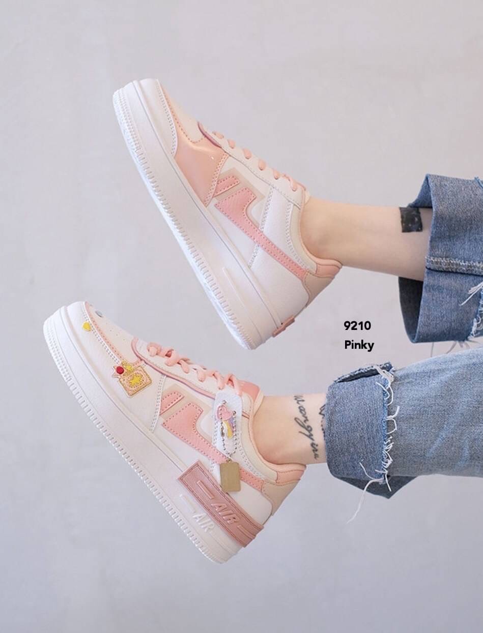 พร้อมส่ง ผ้าใบไนกี้ 9210 งานน่ารัก หวานๆ ผลิตด้วย pu ด้านในนิ่ม มี accessories ให้ตกแต่งได้ตามใจ งานน่ารักแบบนี้ไม่มีไม่ได้แล้วน้าา