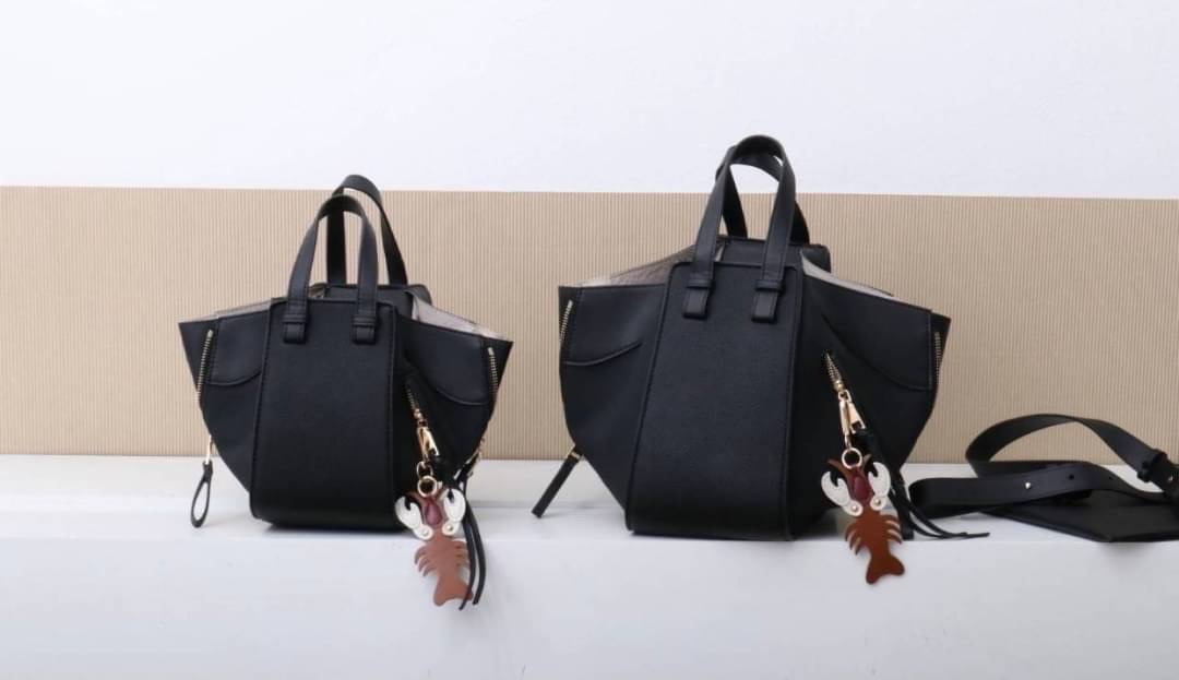 มาอีกรอบละจร้าาา Hammock รุ่นนี้ถามกันไม่เลิก เลยตั้งใจผลิตมาอีกครั้ง สวยๆทุกสี งายดีสวยเนี๊ยบทรงแป๊ะมาก พิเศษ..เลยจร้า แถมฟรี !! ตัวห้อยกุ้งน้อย เพิ่มความโดดเด่นขึ้นไปอีก ... งานนี้รับรองไม่ผิดหวัง ดีเทลรายละเอียดสวยมาก