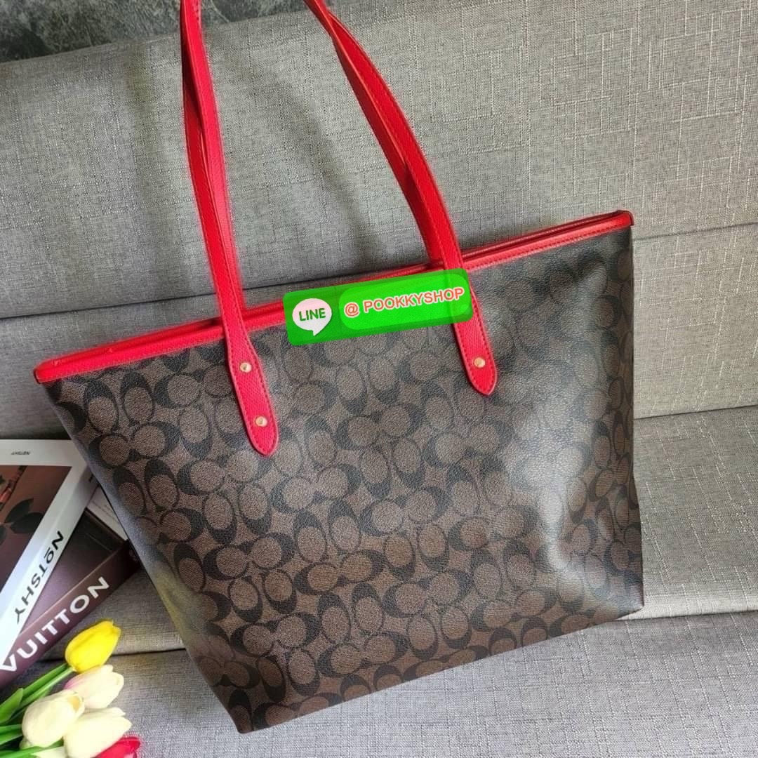 COACH CITY ZIP TOTE IN SIGNATURE COATED CANVAS (COACH F36876) กระเป๋าสะพายทรงช้อปปิ้ง ทรงสวย ทรงยอดนิยมใบใหญ่ยุของได้เยอะ หนังcanvas ลาย C Signature สายหนังแท้ สะพายขึ้นไหล่ได้สวย ใบใหญ่ ใช้งานง่าย มีซิปปิดด้านบน มีผ้าบุด้านใน มีช่องซิป