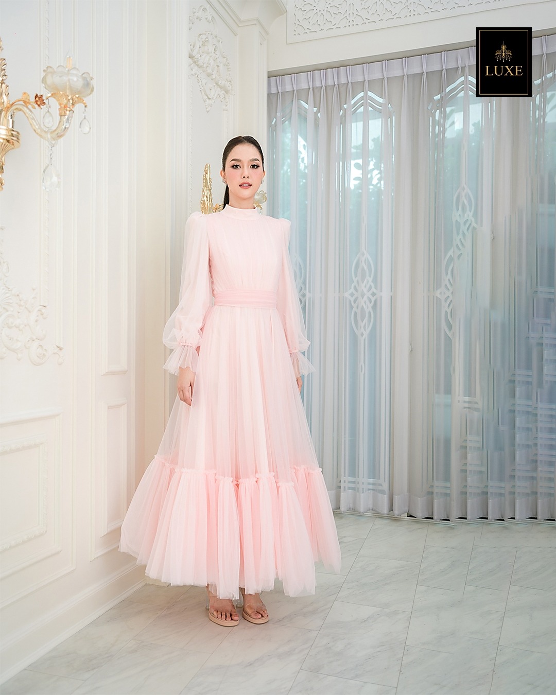 เดรสแฟชั่น แม็กซี่เดรสเสื้อคอปีนแขนยาว กระโปรงบานต่อชายรูดระบายรอบตัว มีโบว์ผูกเอว