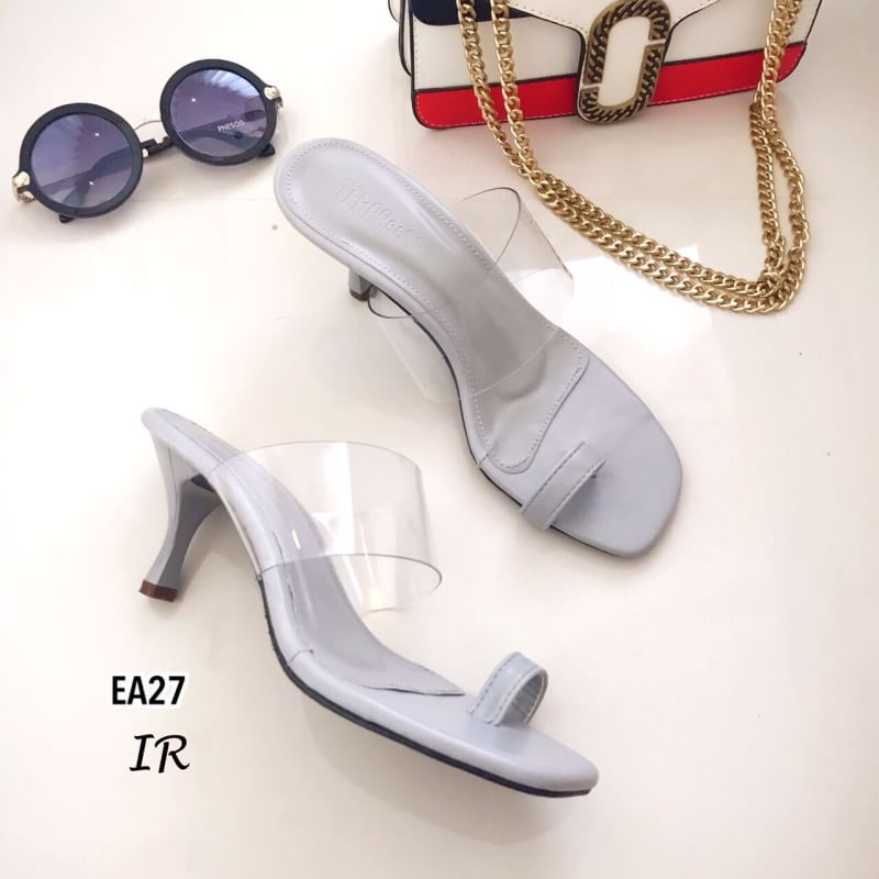 แบบขายดี!!! พร้อมส่ง ใสๆมาใหม่สุดเก๋ค่า ส้นสูงสวมโป้งหนังนิ่ม แต่งสายคาดพลาสติกใส ส้นสูง 3 นิ้ว แพทเทิร์นสวยมากใส่สวย ขาเรียวและดูขาวผ่อง ใส่สวยก่อนใคร ที่นี่ที่เดียวค้า