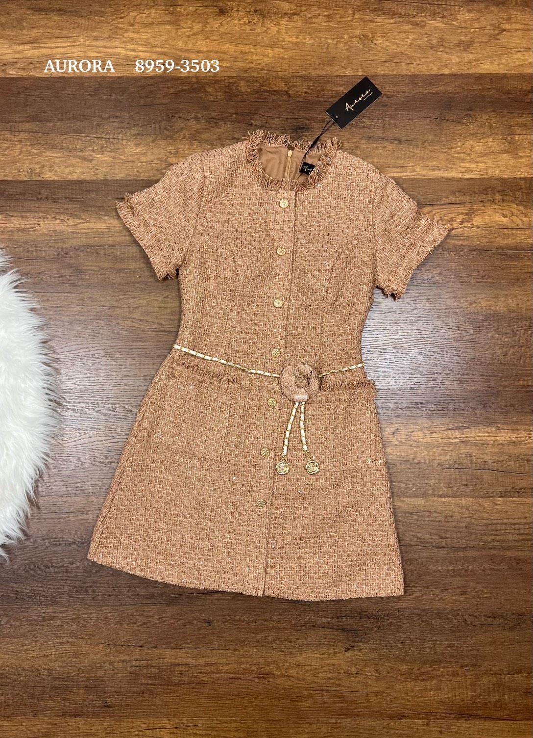 เดรสแฟชั่น เดรสเนื้อผ้าทวีตสุดหรู คือ..ยิ่งโดนแสงยิ่งสวยยิ่งหรู