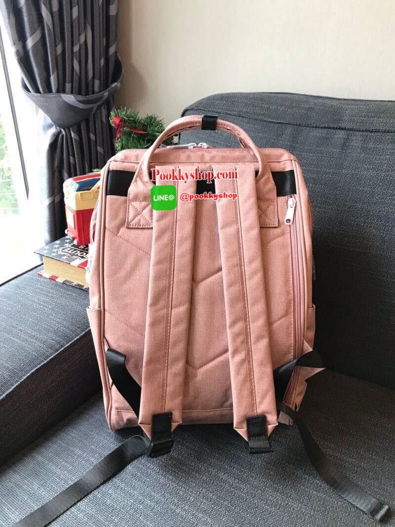 ANELLO MICKEY LIMITED EDITION DT-G001รุ่น Classic เป็นการทำงานร่วมกันระหว่าง Anello กับDisneyอีกครั้ง ภายใต้ตัวการ์ตูนมิกกี้ คอลเลคชั่นพิเศษ กระเป๋าเป้สะพายหลัง วัสดุ polyester ที่มีความหนาแน่นสูงที่เป็นที่นิยม พิมพ์โลโก้Anelloสีขาวบนด้านบนหน้ากระเป๋า ให้