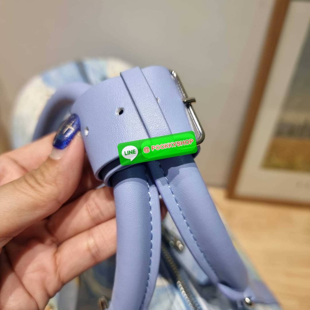 LV×Jeff koons van gogh keepall travel bag 🔆 Details ใหม่ล่าสุด กระเป๋าเดินทางสุดคลาสสิค ไซส์ใหญ่จุใจ ไอเท็มที่จะทำให้การเดินทางไม่ธรรมดาอีกต่อไป ด้วยดีเทลความเป็นเอกลักษณ์ ลงลวดลายภาพวาดโดดเด่นไม่ซ้ำใคร เปิด-ปิดด้วยซิปแน่นหนา มีกุญแจล็อคได้ มีสายส