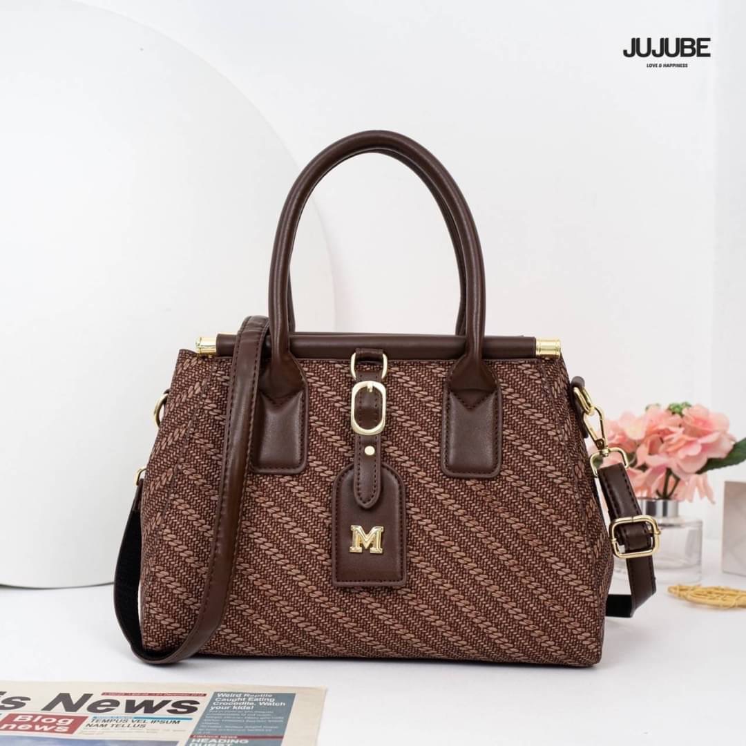 กระเป๋าสะพายข้างผู้หญิง แบรนด์ jujube ใบใหญ่ งานมี 3 ช่อง จุของได้เยอะมาก