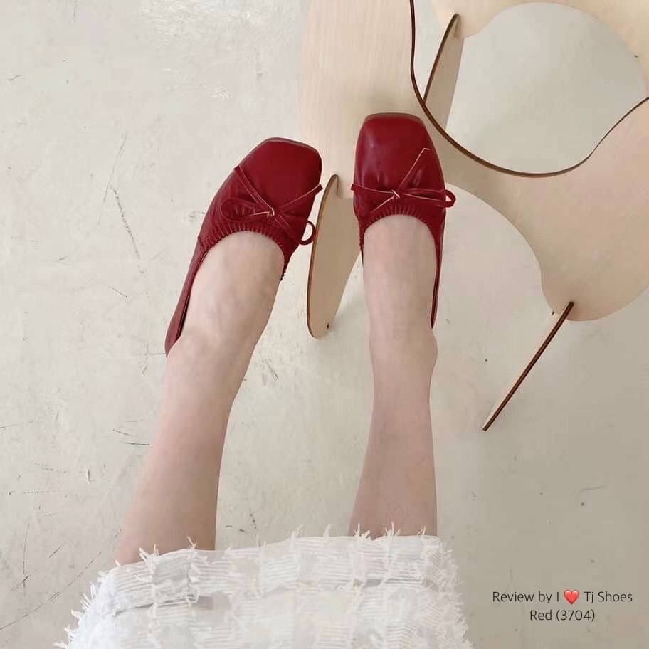 พร้อมส่งรองเท้าคัชชูนำเข้า ขายดีสุดๆ หนังรุ่นนี้คือดีนิ่มมาก ทรงสวย สวมใส่ง่าย แต่งด้วยโบว์น่ารักๆ ใส่ได้เรื่อยๆ ใส่สบาย ส้นยางอย่างดีบิดงอได้ช่วยลดแรงกระแทกเวลาเดินได้ดี แมทกับชุดง่าย ใส่กับอะไรก็น่ารักสุดๆ ควรมีไว้เป็นคู่โปรด ของจริงงานดีมากสวยมาก ตรงปก