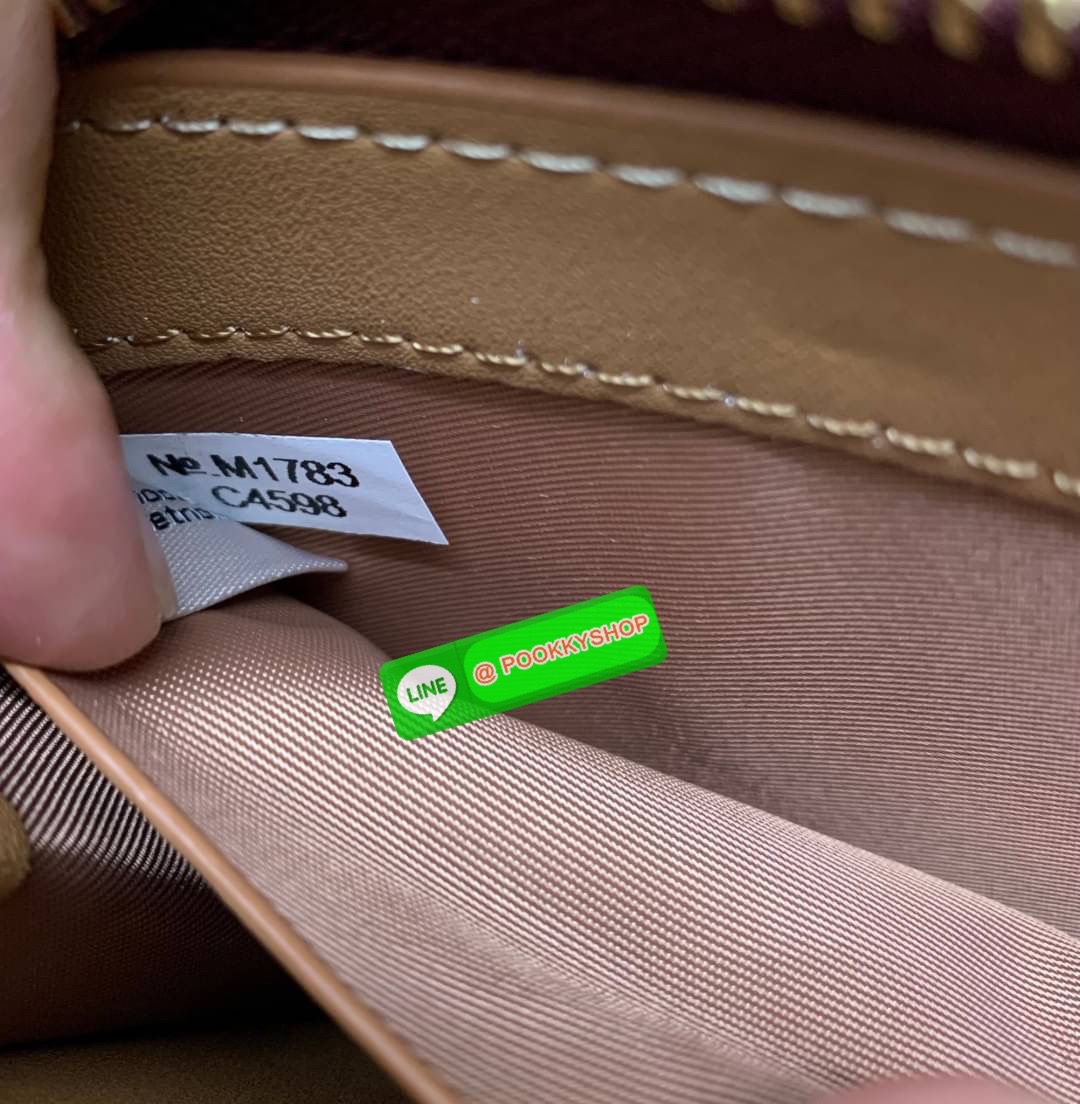 💥NEW IN!💥🌈สินค้าจำนวนจำกัด ห้ามพลาดจร้าา! COACH X PEANUTS LONG ZIP AROUND WALLET IN SIGNATURE CANVAS WITH VARSITY PATCHES ((C4598)) พร้อมส่ง น้องน่าใช้มากๆค่ะ! กระเป๋าเงินใบยาว แบบซิปรอบ มาพร้อมสายคล้องมือถอดออกได้หนึ่งสายค่ะ ด้านห