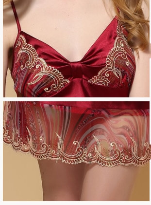 ชุดนอนผ้าไหม เนื้อหรู แต่งดิ้นปักสีทอง ช่วงอก และชาย งานปักสวยหรูเกรดพรีเมี่ยม เนื้อผ้าหรูไฮโซมากมายคร่า