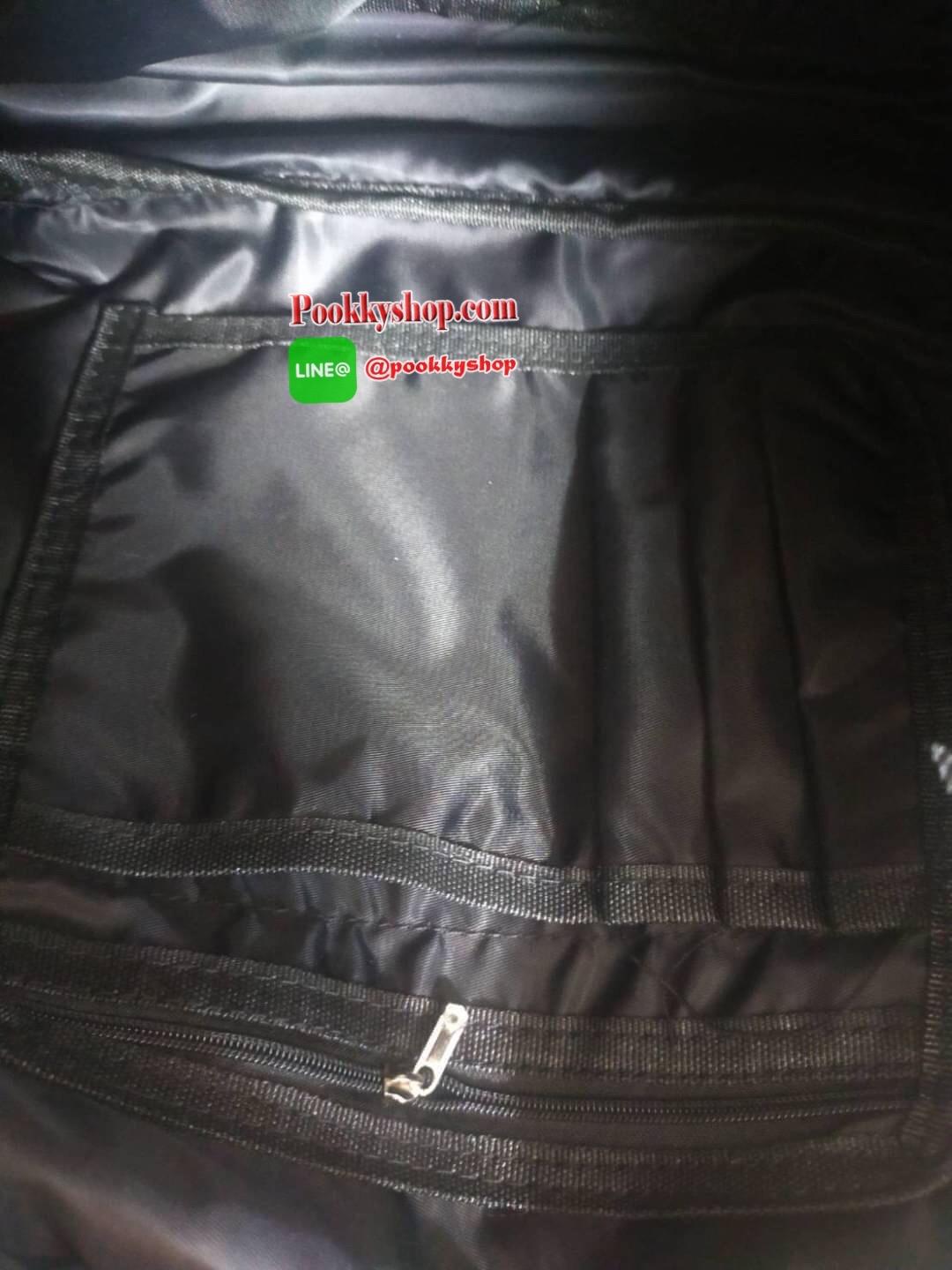 Brand : Nike Detail : กระเป๋าสะพายข้างสุดชิค เก๋ไก๋ด้วยลายที่โดดเด่นของ Nike ภายในกว้าง ใส่ของได้จำนวนมาก มีทั้งช่องซิป ช่องใส่ของเล็กๆ น้อยๆ กระเป๋าระบายได้ดีมาก สามารถใส่เสื้อผ้าไปออกกำลังกายได้เลย ราคาแบบนี้ใครยังไม่มีต้องเก็บไว้สักใบแล้วนะคะ กระเป๋าน้