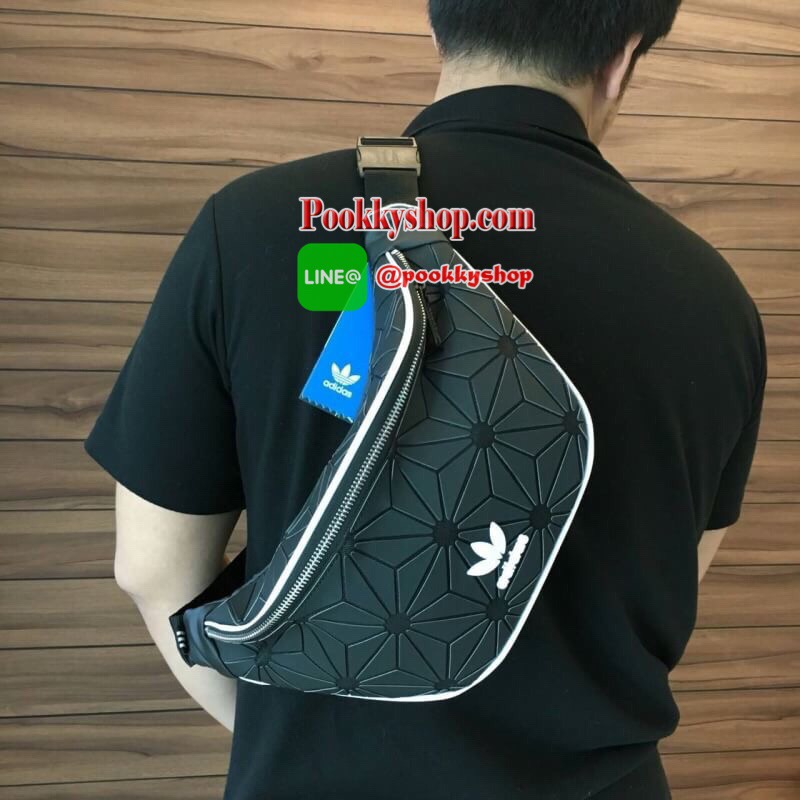 มาพร้อมถุงผ้าขาวกันฝุ่น) พร้อมเสิร์ฟความ Sport กับกระเป๋าคาดอก/คาดเอวจากแบรนด์ดัง ADIDAS MATE 3D รุ่นสุดฮิตในตอนนี้ โดดเด่นด้วยรูปทรงกะทัดรัด สายยาวปรับได้เป็นทั้งกระเป๋าคาดอกและกระเป๋าคาดเอว ด้านในใส่ของได้กำลังพอดี ใช้ได้ทั้งหญิงชายเลยคะรุ่นนี้ รีบคว้าด