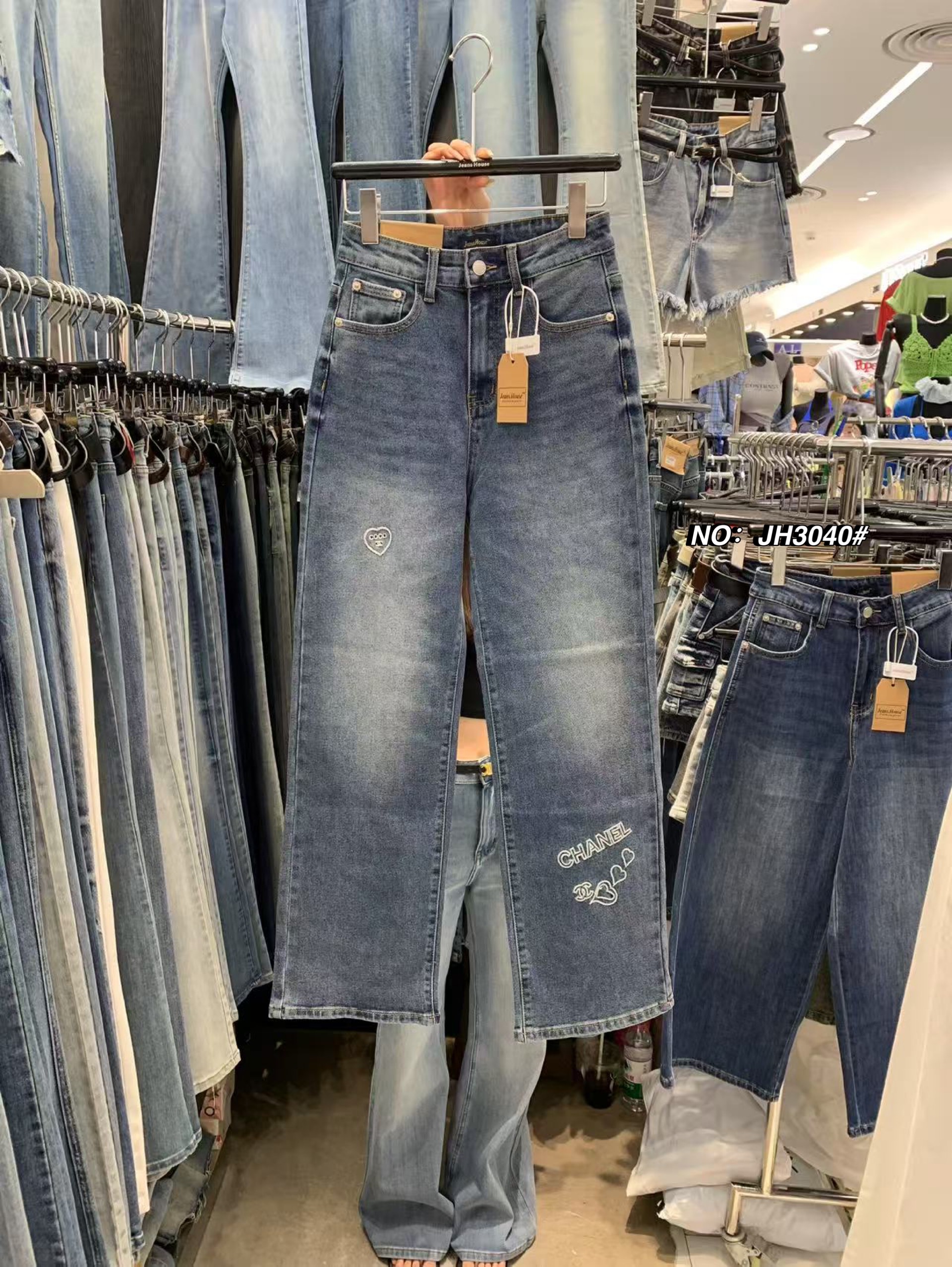 กางเกงแฟชั่น No.JH3040# - กางเกงยีนส์ขากระบอก งานสวยจริงๆ ไม่ว่าเนื้อผ้า ทั้งสีและทรง สวยไปหมดเลยค่า