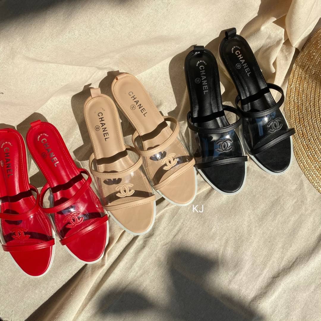 พร้อมส่ง แบบขายดี รีพีทรอบ 2 รองเท้าแตะส้นใส งานชนช้อปนะคะ chanel พื้นบุนุ่ม หน้าใสปักโลโก้ สวยมากคะ **ถ่ายจากสินค้าจริง***