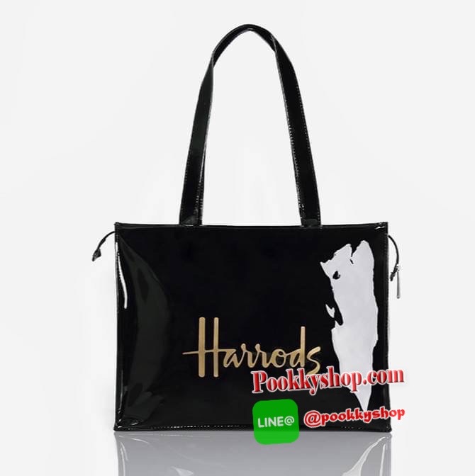 Restock พร้อมส่งแล้วค่ะ! Harrods London Top-handle Shopping Bag Large กระเป๋า Shopping Bag (Size L) แบรนด์ดังจากอังกฤษไอเท็มยอดนิยม PVC+Polyester 100% ของแท้ใบใหญ่ เนื้อหนาอยู่ทรง กันน้ำ แข็งแรง น้ำหนักเบา เปิดปิดด้วยซิปสะดวกใช้หัวซิปปั้มโลโก้แบรนด์อะไหล่