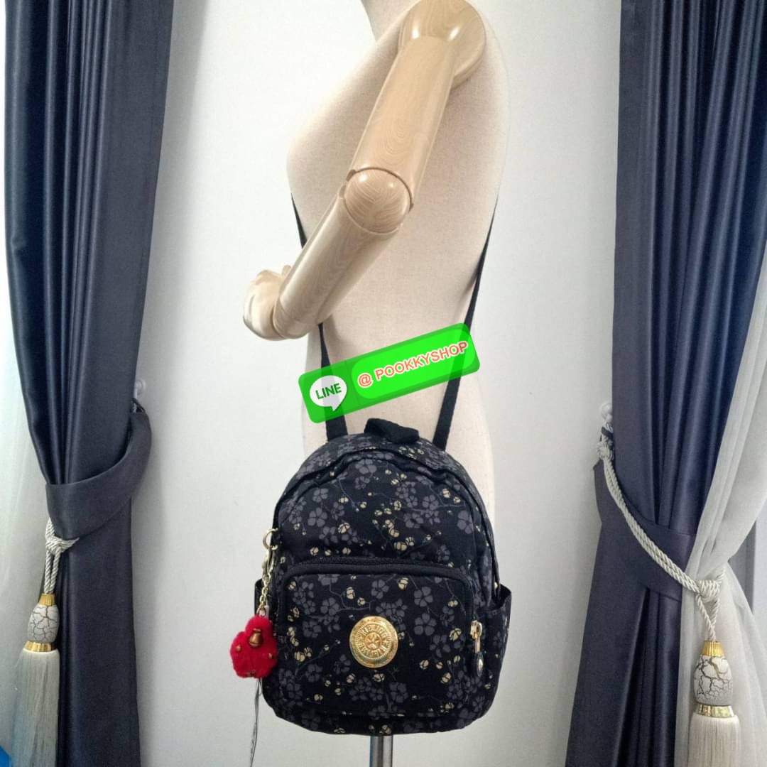 Kipling Basic Mini Backpack กระเป๋าเป้มินิ วัสดุ Nylon +ซับใน Polyester ขนาดใบเล็กระทัดรัด ใช้งานง่าย ด้านหน้ามีซิป pocket สำหรับใส่ของเล็กน้อย ช่องหลักโล่งกว้างใส่ของได้เยอะ พร้อมช่องซิปผนังข้างหลังและช่องแยกสำหรับใส่ของอีกฝั่ง สามารถใช้งานได้ ถึง 3 แบบ