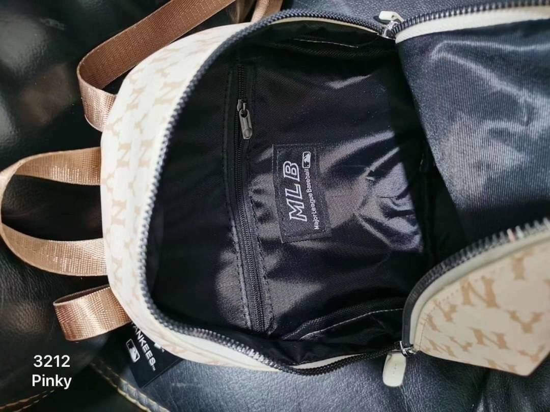 พร้อมส่ง 3212 เป้น่ารัก 3212 งานนำเข้าสุดฮิต เป้ NY MICKEY น่ารักสุดๆ ขนาดกำลังน่ารัก ผลิตจาก pu เกรดพรีเมี่ยม ออกแบบสุดเก๋ งานป้าย ชนช็อป มีถุงผ้ามิกกี้