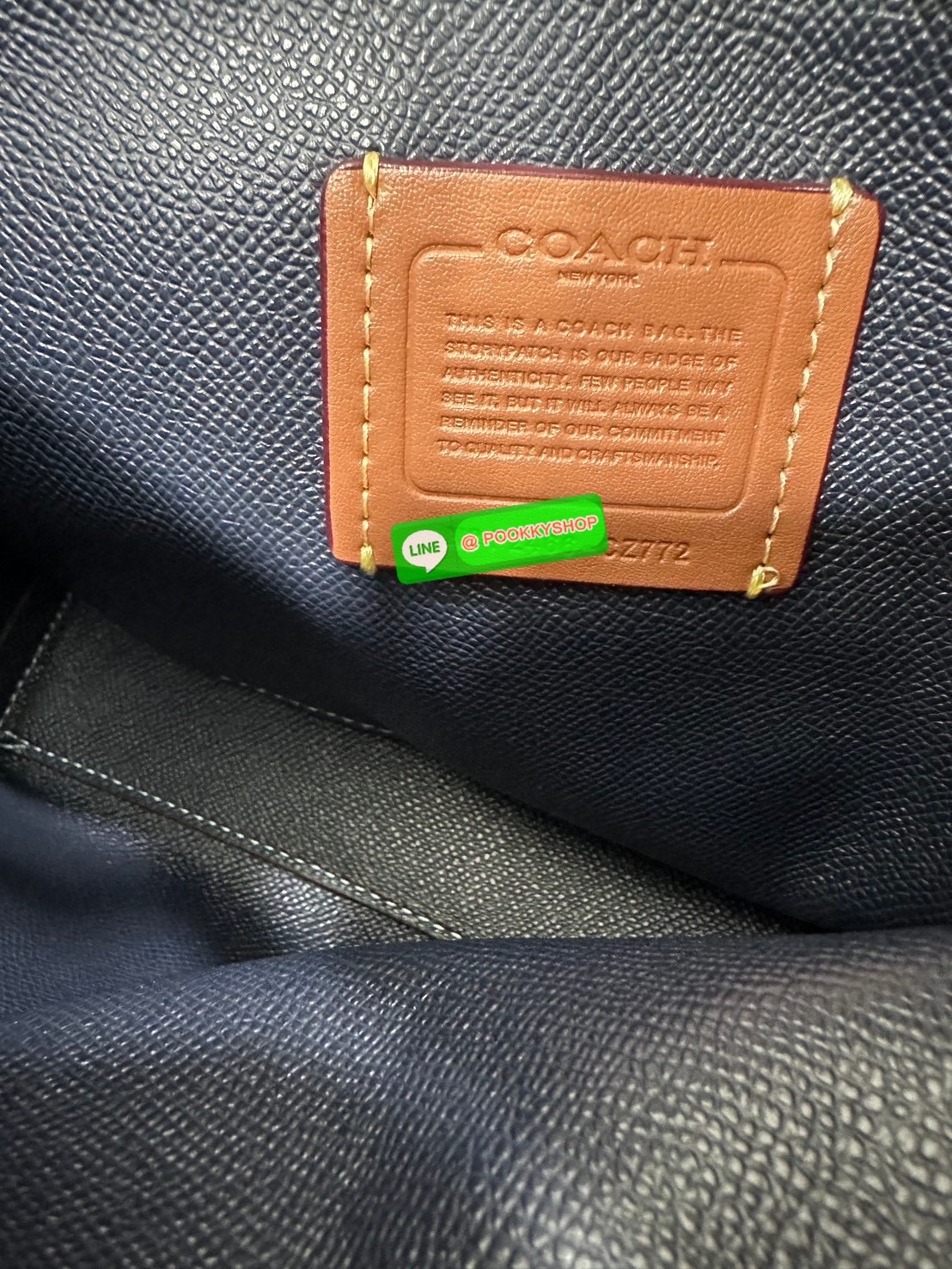 👜Coach CZ772 Mollie Tote Bag 25 In Signature Canvas With Cherry print 🍒 กระเป๋าทรง Tote ลายซิกเนเจอร์พิเศษ ดีไซน์น่ารักสุดคลาสิคมาพร้อมสายสะพายยาวและสายถือ หนังกับตัวกระเป๋าได้อย่างมีเอกลักษณ์ เหมาะสำหรับใส่ของใช้ประจำวัน พร้อมช่องซิปหลักก