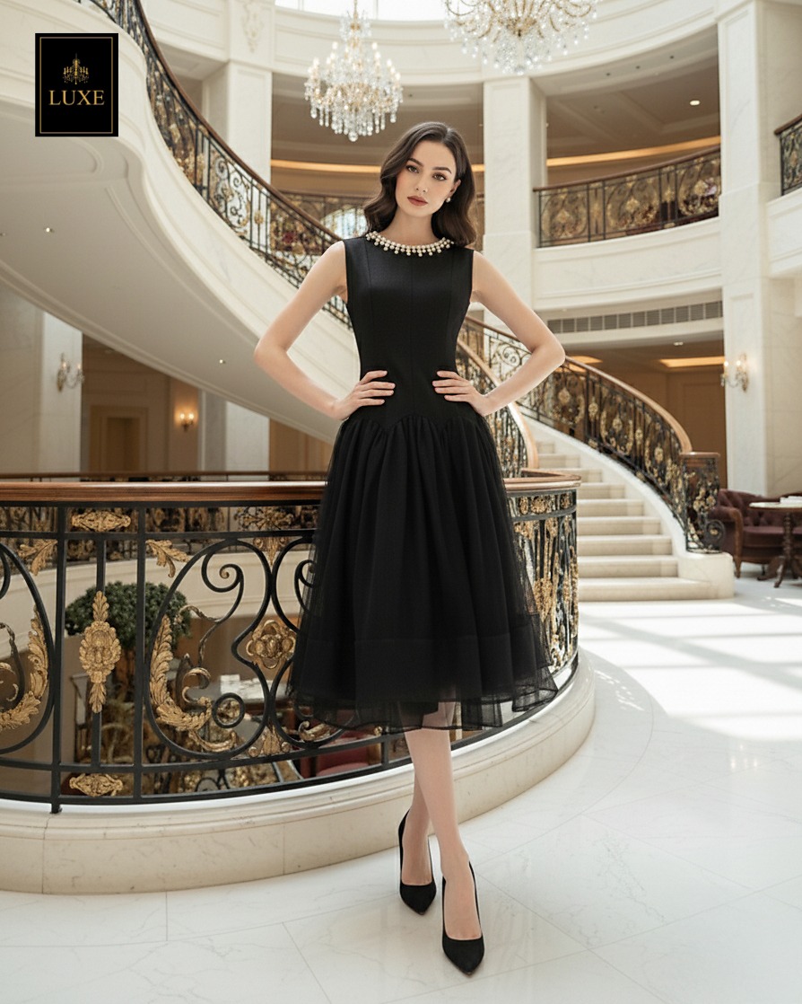 เดรสแฟชั่น เดรสเสื้อคอกลมแขนกุด กระโปรงบาน แต่งลูกปัดมุกรอบคอเสื้อ