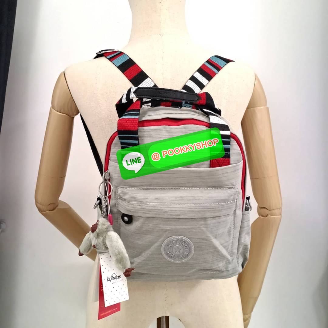 KIPLING 3 WAYS MINI BACKPACK ซับในลายตาราง กระเป๋าสะพาย 3 Ways รุ่นใหม่ วัสดุ Nylon & Polyester 100% หูหิ้วหนังปั๊มชื่อแบรนด์ สายสะพายยาวเลื่อนปรับได้ free size และ สามารถถอดได้ สามารถถือหรือสะพายได้ จะสะพายไหล่ สะพายเฉียง Crossbody หรือจะคล้องสายเป็นเป้ส