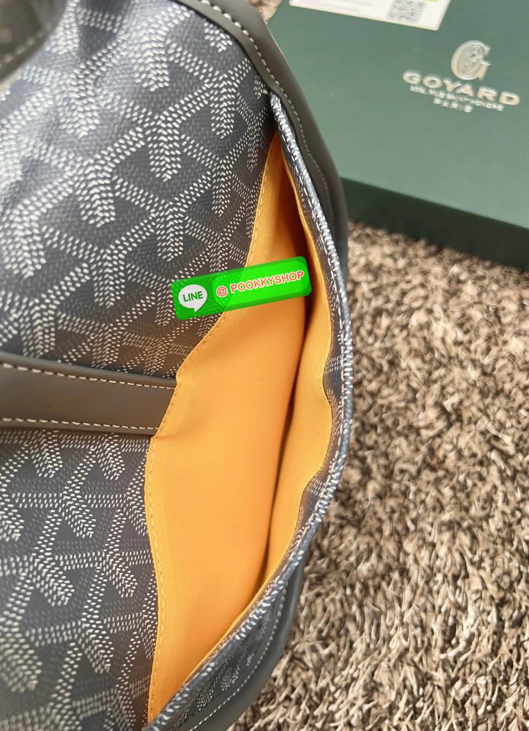 NEW NEW NEW จะเลิกฮิตกันกี่โมงค่าสำหรับรุ่นนี้ GOYARD BELVEDERE PM พร้อมส่ง! ได้ราคาดีมา จำนวนจำกัดค่ะ! 💌กระเป๋าสะพายข้างหรือครอสบอดี้ร์ หนังแท้สวย หนังมีความนิ่มในตัว น้ำหนักเบา ตอบโจทย์ได้ดีในทุกๆวันค่ะ 💌เปิด-ปิดกระเป๋า แบบตัวสอดด้านหน้า