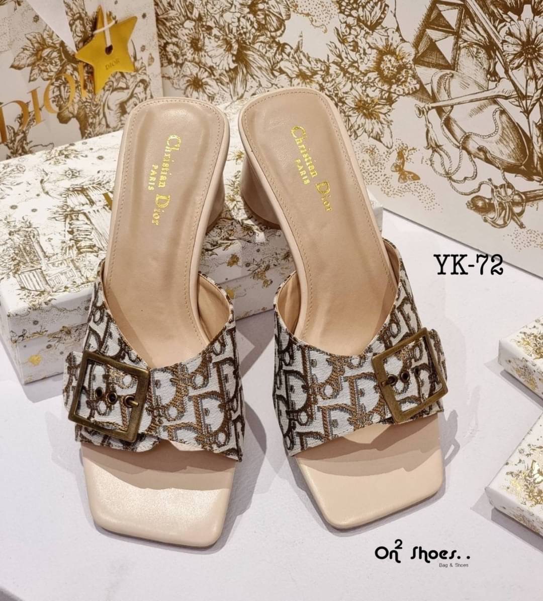 New รองเท้าส้นสูง Dior ดีไซน์ส้นกลมน่ารัก ด้านหน้าเป็นทรงเข็มขัดลายDior ส้นสูง2.5" กำลังดีใส่เดินง่ายค่ะมี 2 สี