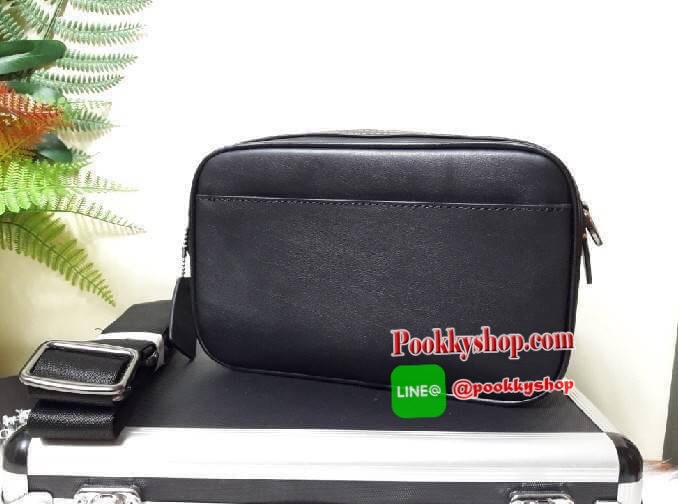 NEW IN !! COACH GRAHAM CROSSBODY IN SIGNATURE LEATHER (COACH F50713) **รุ่นตามหากันเยอะมากๆ** กระเป๋าสะพายข้าง ใช้ได้ทั้งผู้ชายและผู้หญิง โดดเด่นด้วยลาย Signature แบบลาย C นูน สายสะพายถอดได้ สามารถถือเป็นครัชได้ สามารถปรับสายสั้นเป็น คาดอกได้ ขนาดกำลังดี