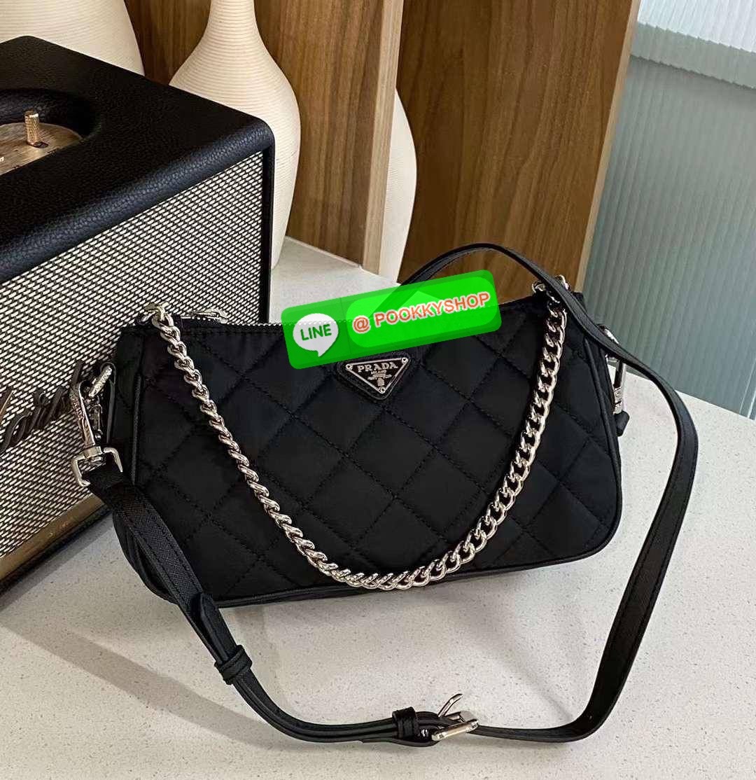 New Arrivals!!! PRADA BAG VIP GIFT WITH PURCHASE (GWP) พรีเมี่ยมกิ๊ฟสุดหรู จากแบรนด์PRADA วัสดุNylon กันน้ำ ขนาดกำลังดี อะไหล่เงิน ด้านในโล่งมี1ช่องซิป สายยาวถอดสายได้ ปรับระดับได้ น้ำหนักเบา มาพร้อมถุงผ้าและกล่องแบรนด์สุดหรู ไม่ควรพลาดเลยค่า