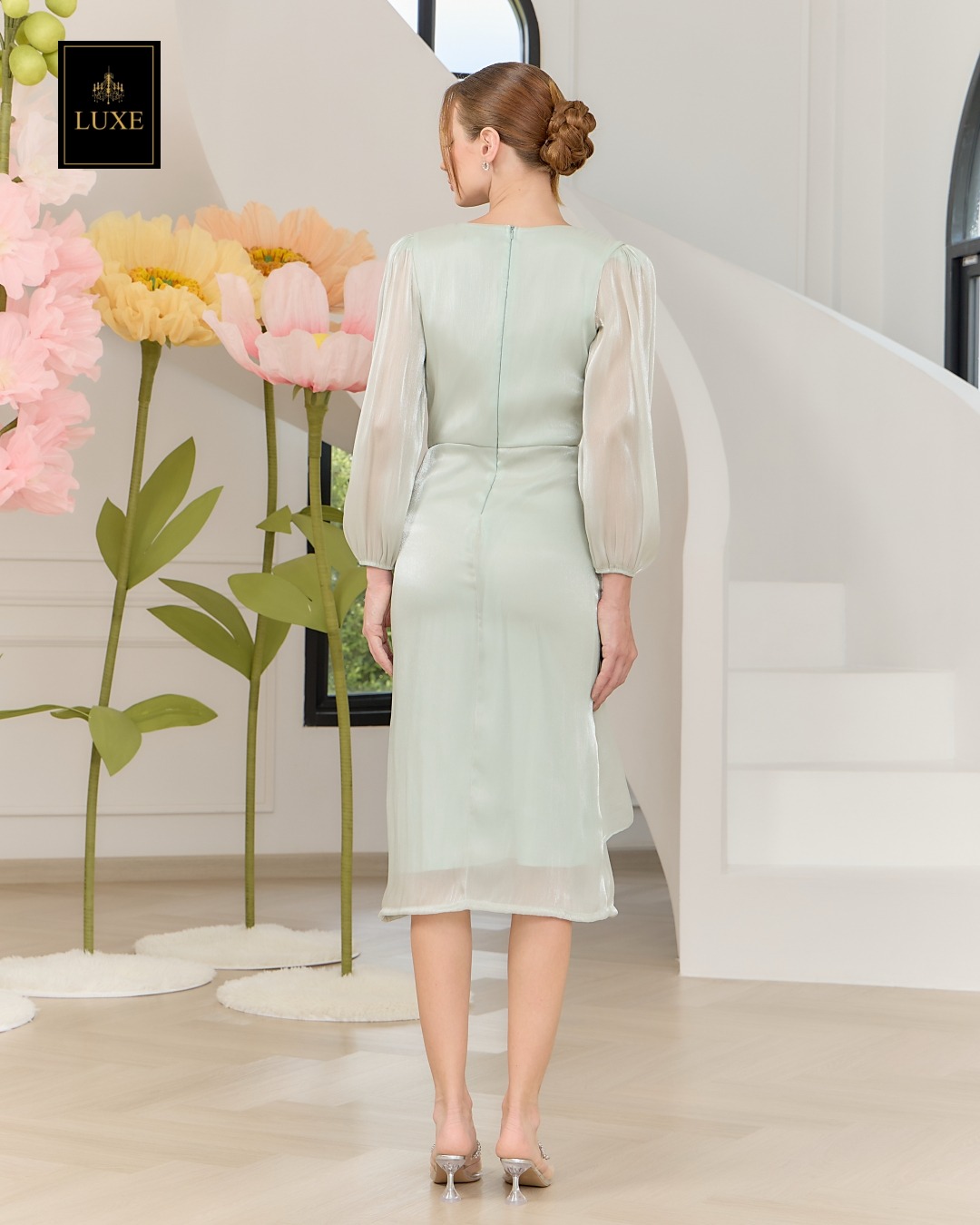 เดรสแฟชั่น เดรสเสื้อคอวีป้าย แขนยาว กระโปรงป้ายจับเดรป แต่งชายระบาย