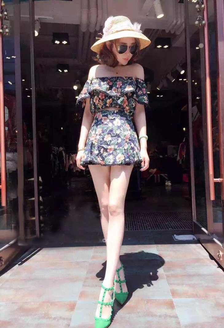 เสื้อเปิดไหล่/เกาะอก ชายระบาย+กระโปง ลายดอกแต่งชายลูกไม้ตามภาพ ใส่ได้2แบบ